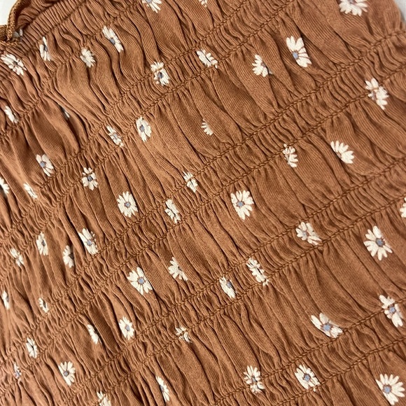 Size XS American Eagle brown ruffled floral crop top WORN ONCE - Picture 3 of 4